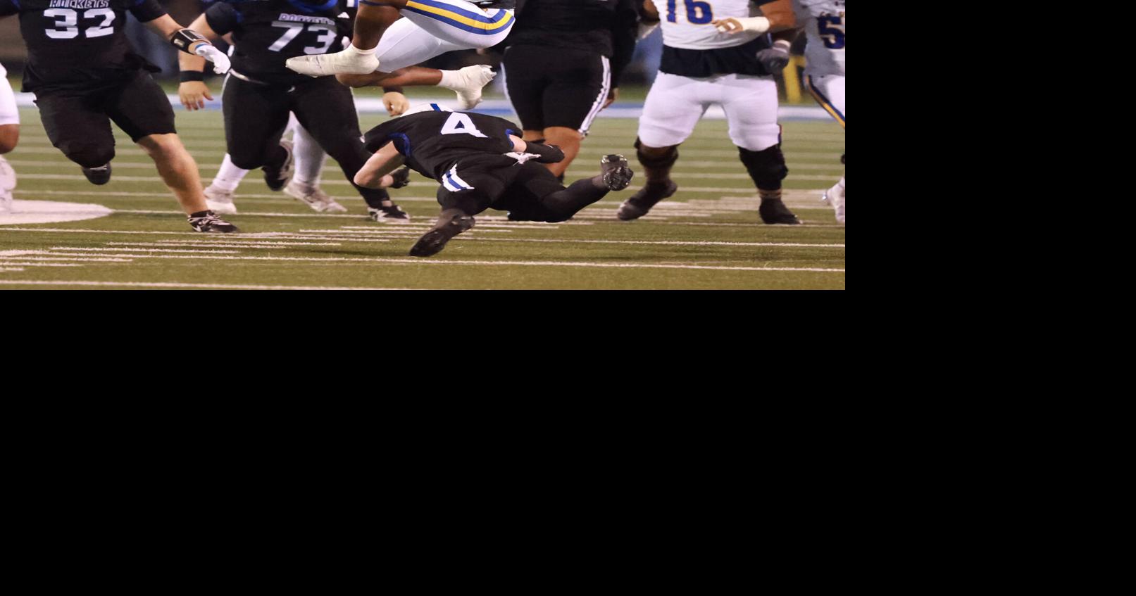‘Let's get negative' — La Vega pounds Robinson, 50-23, with dominant second half