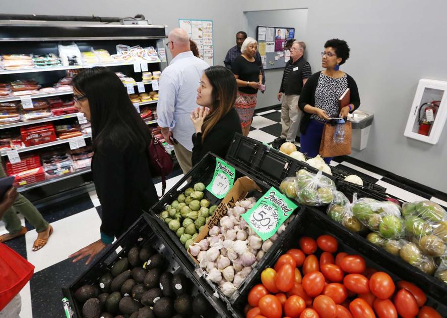 Mike Copeland: Jubilee Oasis Cards; Bubba's Dallas police benefit; Chamber in Cincinnati; Rick Vela Clothing ... - Waco Tribune-Herald