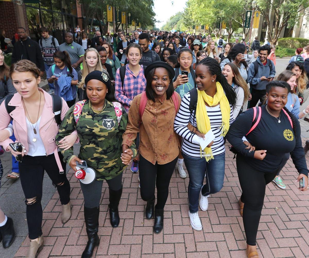 Hundreds Walk Baylor Student To Class After Racial Attack Reported Higher Education Wacotrib Com