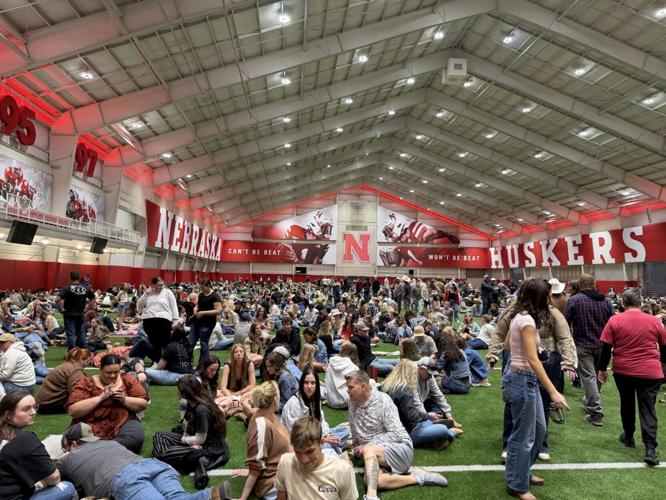 Zach Bryan fans wait