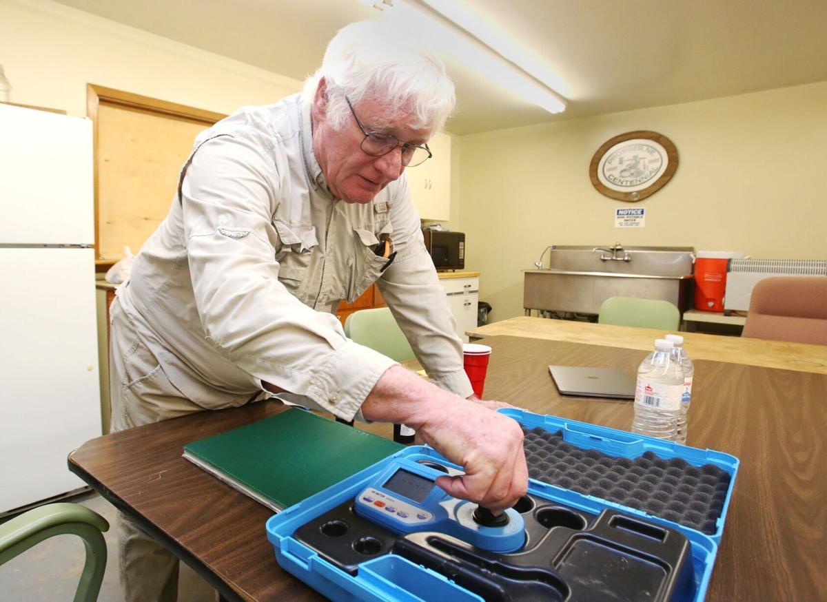 COPYRIGHT RESTRICTED/Nitrate water