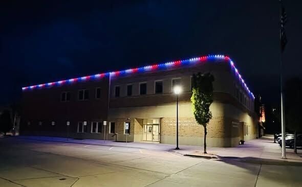 Kearney police station topped by flashing lights