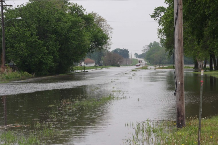 Flooding in Wahoo closes roads