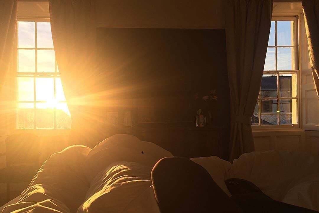 How to wake up without caffeine: 7 natural ways to feel more alert