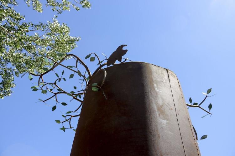 Riverside Discovery Center unveils sculpture, launches fundraiser
