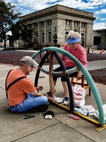 yarn-bombing - p6- artists at work