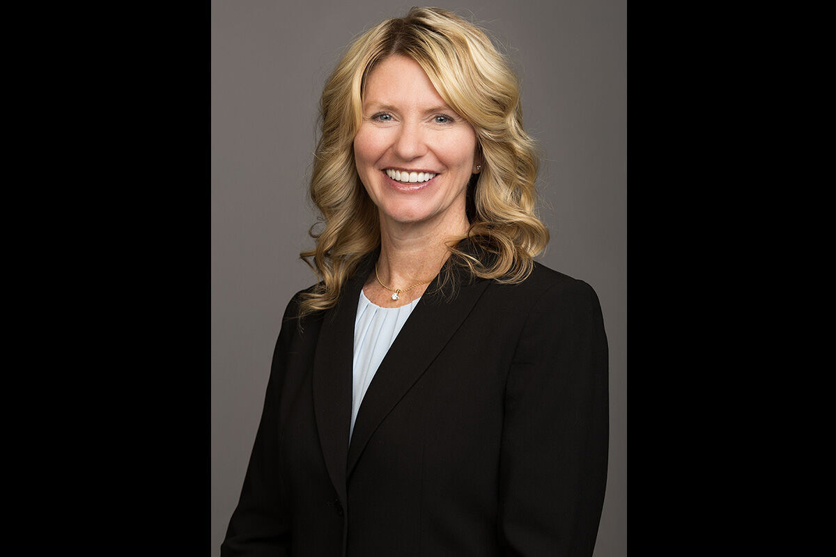 Lori Simonsen Honored with Beta Alpha Psi Outstanding Faculty Award