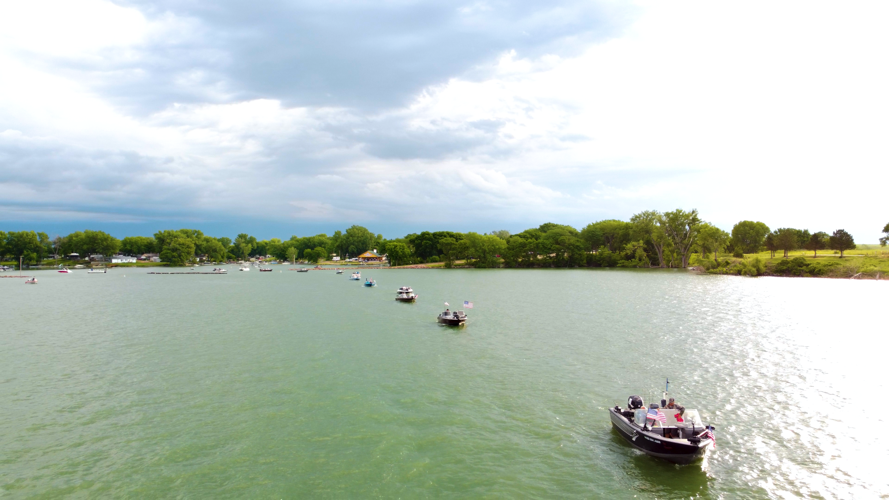 veterans honored - p3 - boat parade