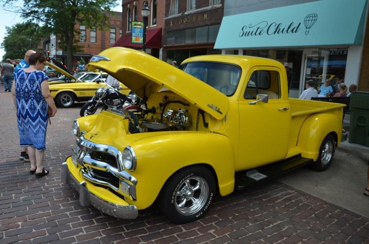 cruise-nite-p2 - old Chevy pick-up