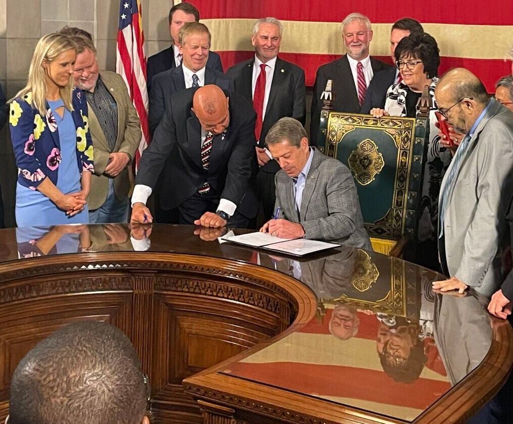 signing