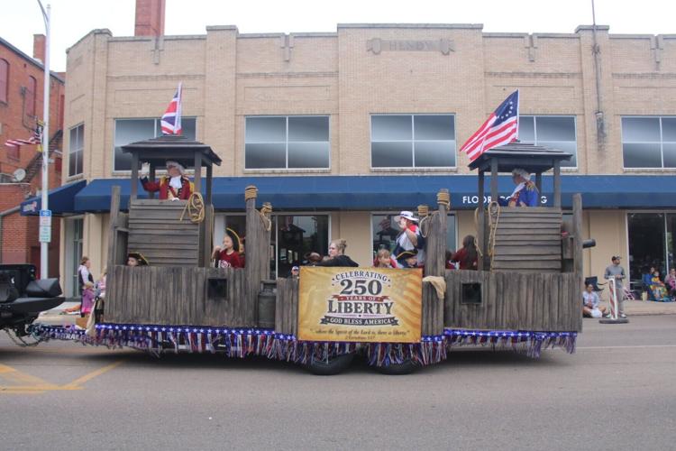 Nebraskaland Days on Parade: Cool, gray, but no rain