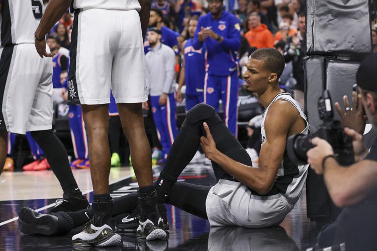 BASKETBALL-NBA-SAS-NYK/