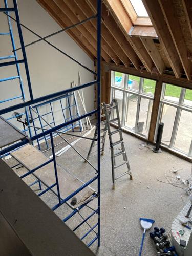 bat house - p3 - empty living room