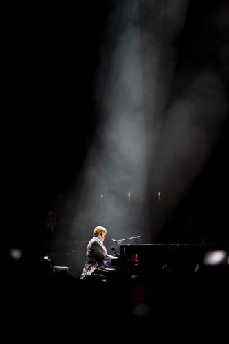 Elton John concert, 3.27