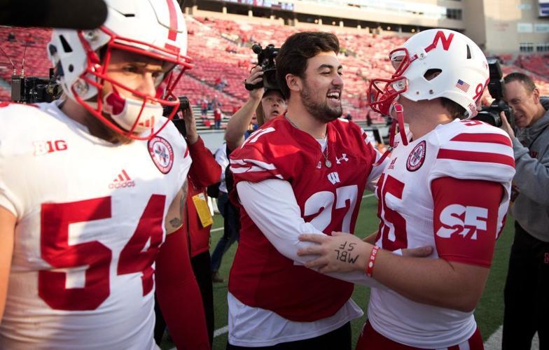 Wisconsin kicker Rafael Gaglianone joins Huskers in bringing Sam Foltz's jersey to the field