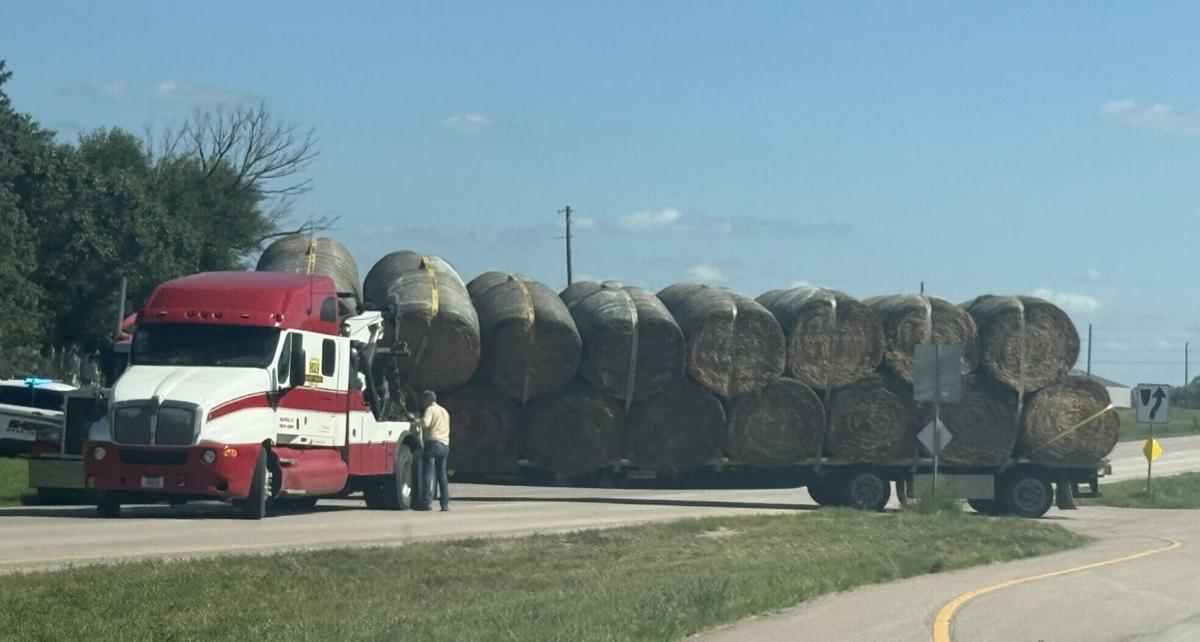 Semi blocks US 77
