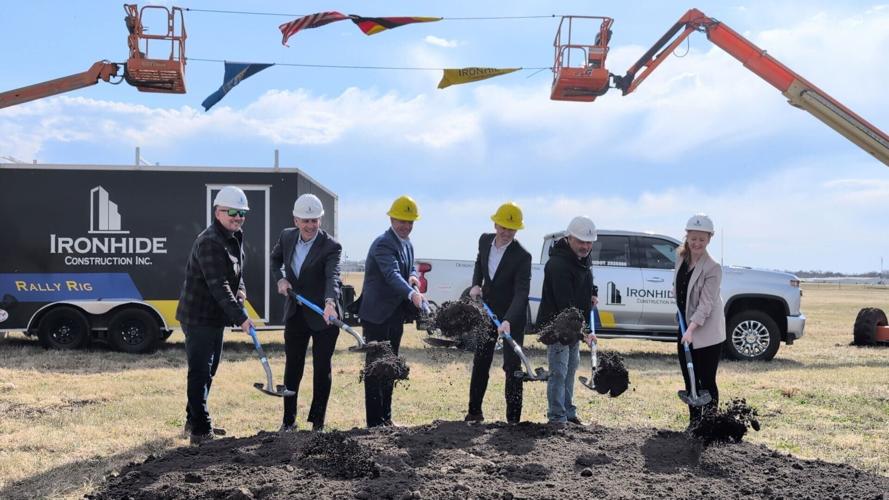 040926-fre-news-dostofarm-groundbreaking-p4