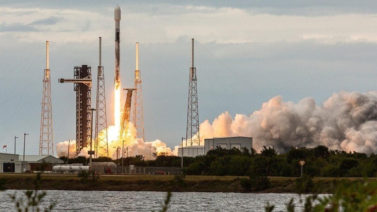 SpaceX’s market share in the commercial space launch industry: What investors need to know