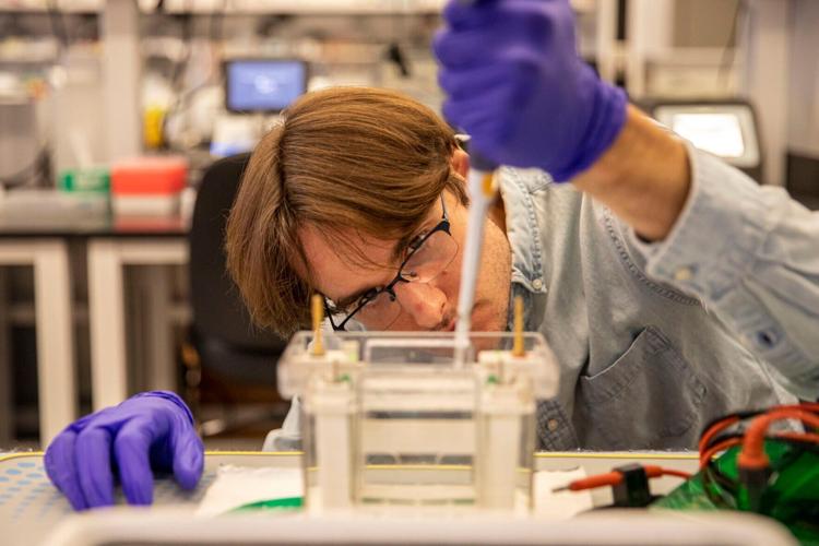 US-NEWS-CORONAVIRUS-LAB-VACCINES-2-PH