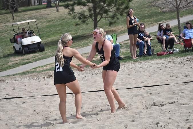 WSC sweeps Erksine College to advance at AVCA Small College Beach Championships