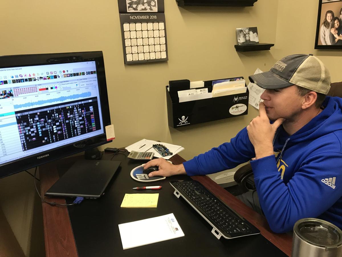 Animation To Light Up Downtown Holiday Tree Local News Wahoo Ashland Waverly Com