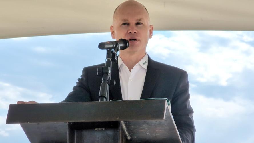 040926-fre-news-dostofarm-groundbreaking-p2