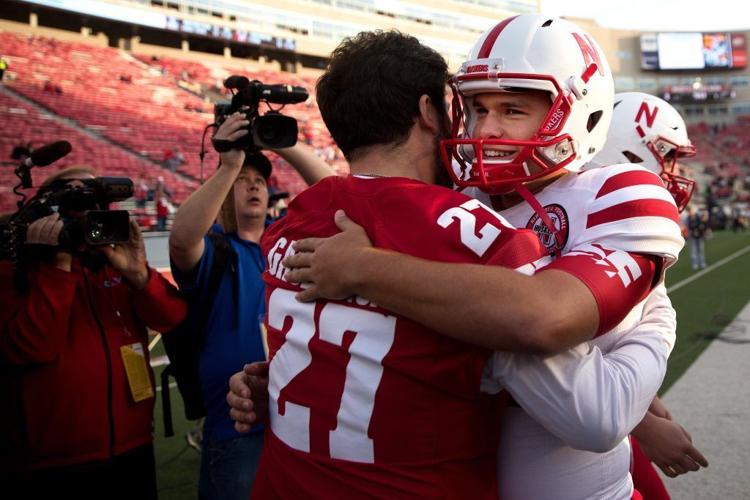 Wisconsin kicker Rafael Gaglianone joins Huskers in bringing Sam Foltz's jersey to the field