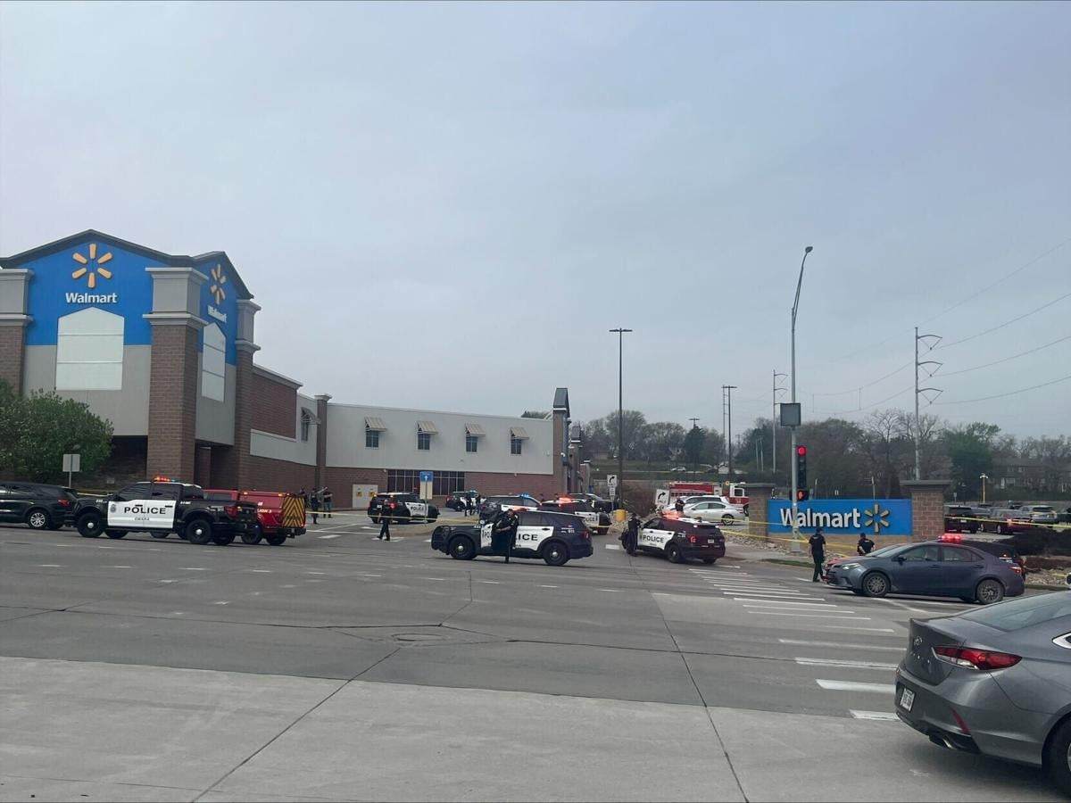 041526-owh-new-walmartshooting-nf-1