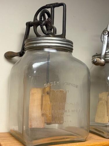 bramer-auction-p4- antique jar