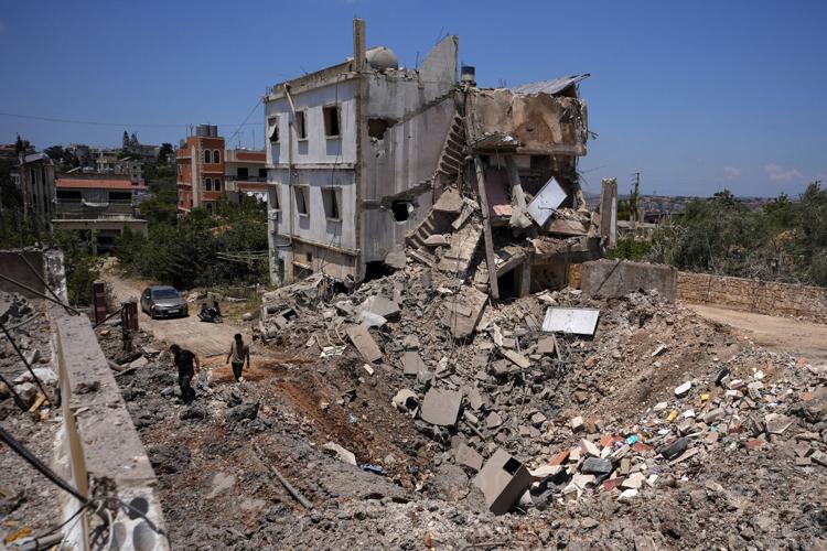 People inspect the damage in the Nabatieh district