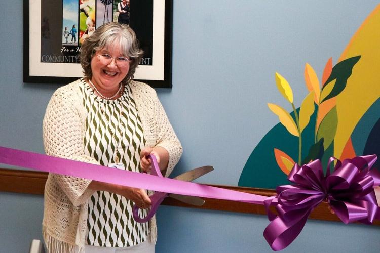 Scottsbluff PPHD office unveils Khanevskaya mural, plans for another