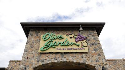 Restaurant chains are offering meal deals and discounts. Olive Garden isn't one of them. Here's why