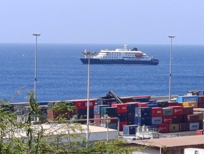 cruise-ship-docks