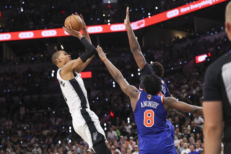 BASKETBALL-NBA-SAS-NYK/