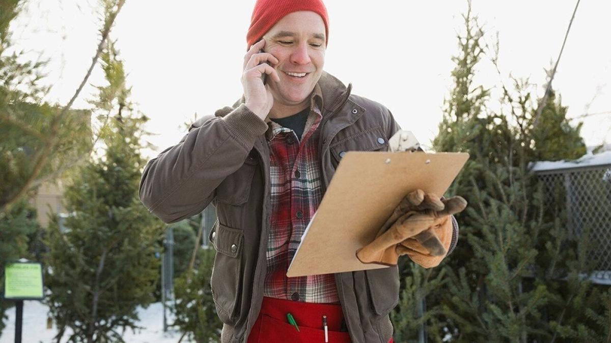How to find a seasonal holiday gig