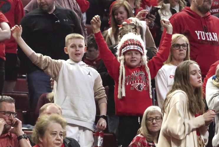 Young Yutan fans.jpg