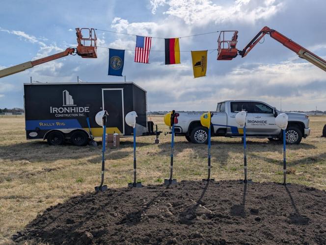 040926-fre-news-dostofarm-groundbreaking-p1