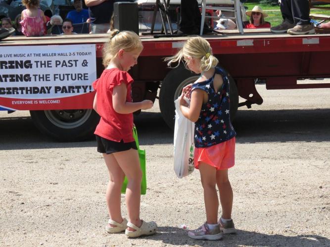 sumner-rodeo-p1 - checking candy