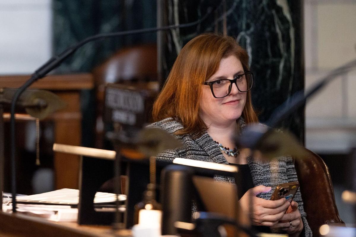 030423-owh-new-filibuster-ar01