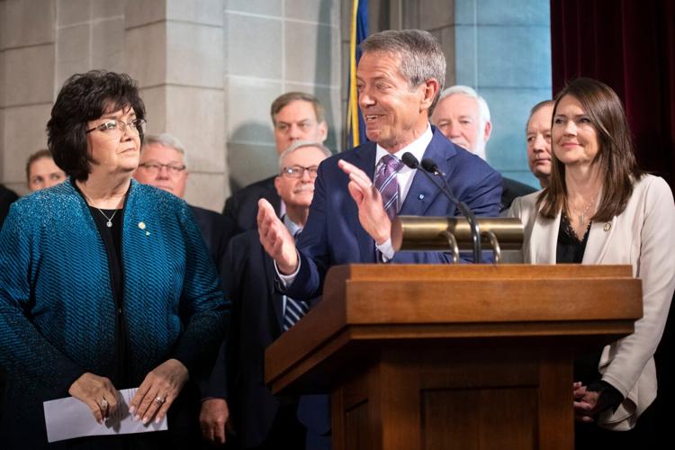 Pillen signs LB574, 5.22