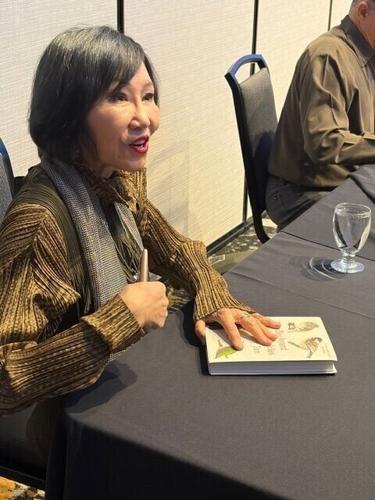 amy tan - p2 - amy autographing