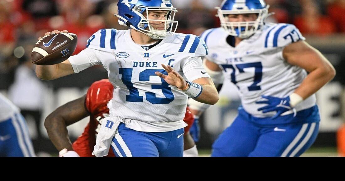 Former Duke QB Riley Leonard has committed to Notre Dame. Leonard has 4,450  yards passing, 1,124 yards rushing, 24 passing touchdowns and…