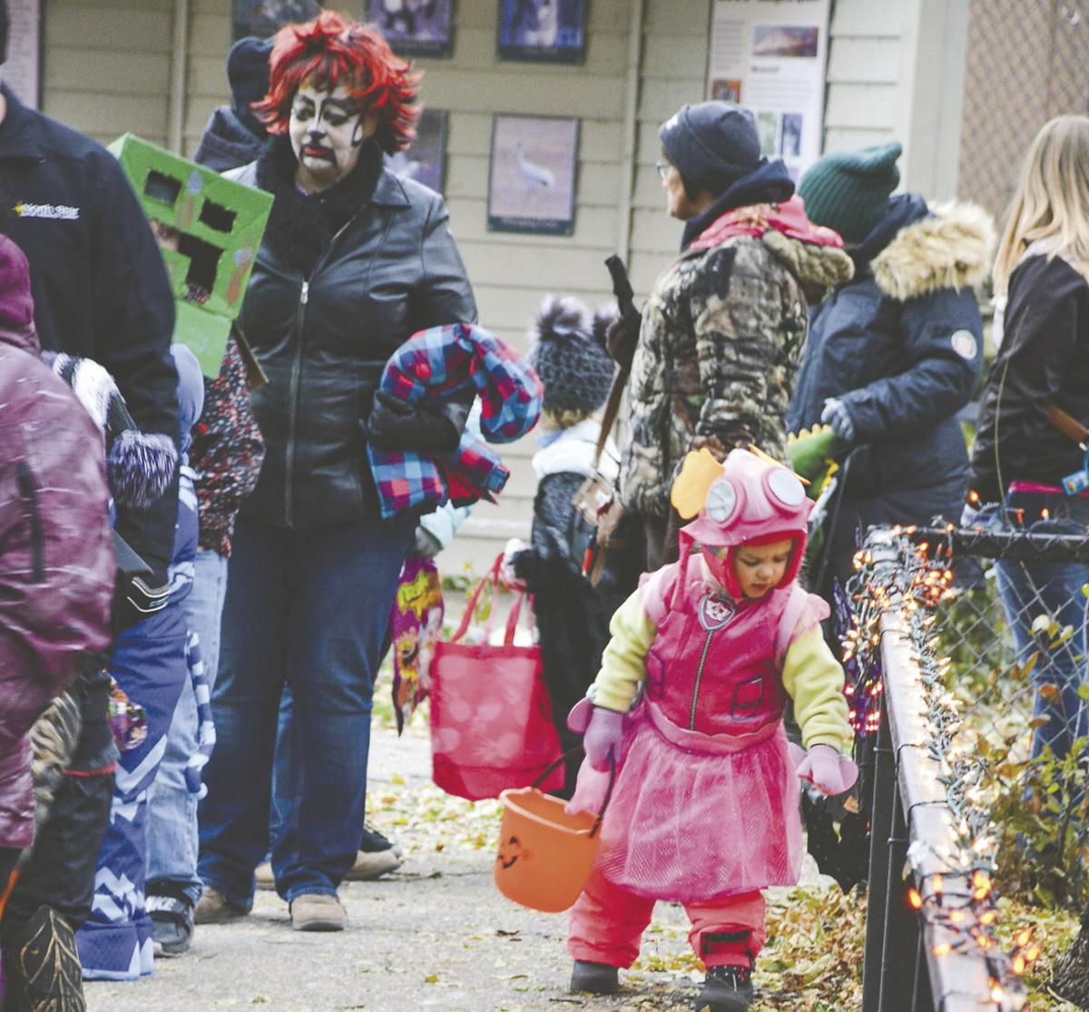 Chahinkapa Zoo Holds Its 25th Zooboo Local News Stories Wahpetondailynews Com