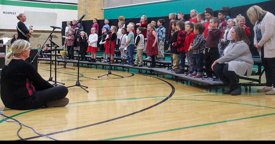 Breckenridge elementary brings Christmas cheer Local News Stories