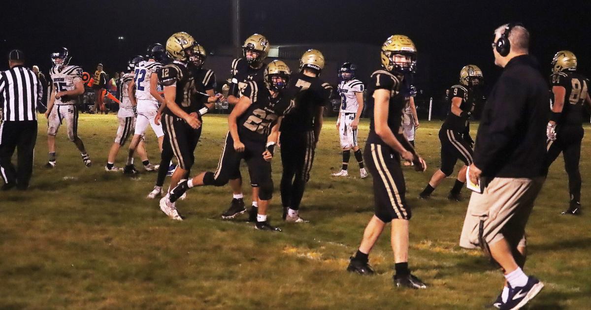 One inch separates Warbirds and Mustangs in defensive battle News One inch separates Warbirds and Mustangs in defensive battle News