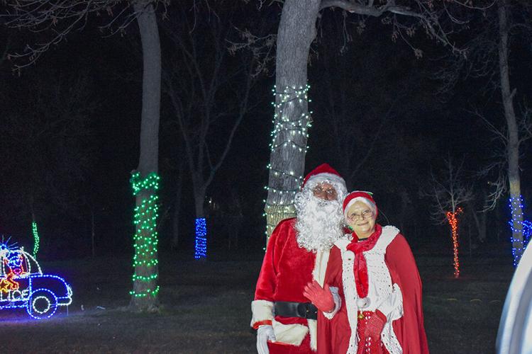Wahpeton holiday tree lighting at Heritage Square Local News Stories