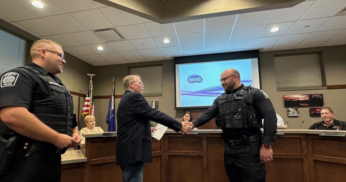Breckenridge has new full-time officer as Halverson is sworn in | Local ...