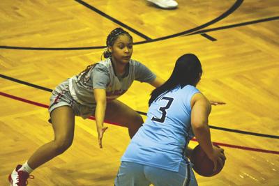 Wildcats Hold Off Royals In 58 47 Home Win Local Sports News