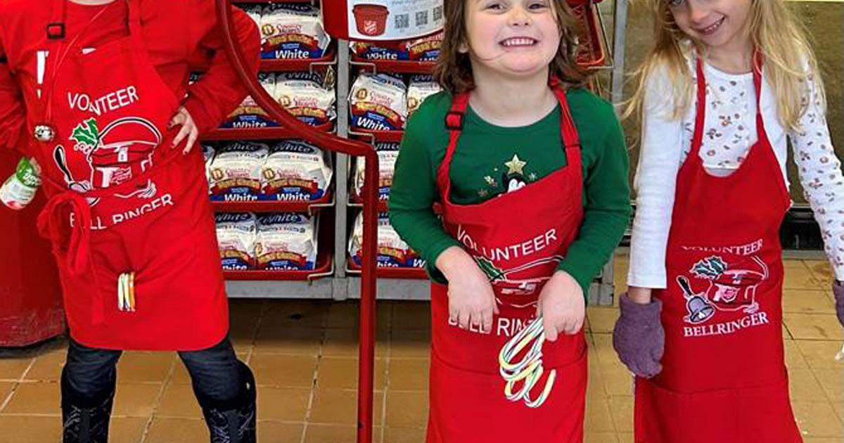 Red Kettle Bell ringers at Super One | Free Press | walkermn.com