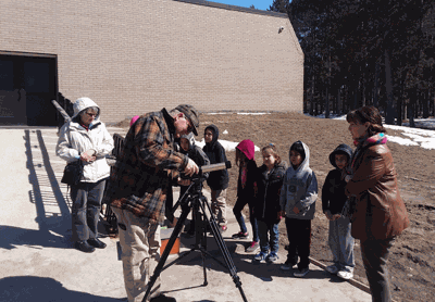 Keven Carr was a recent guest in the second-grade class of the Bug-O-Nay-Ge-Shig School.